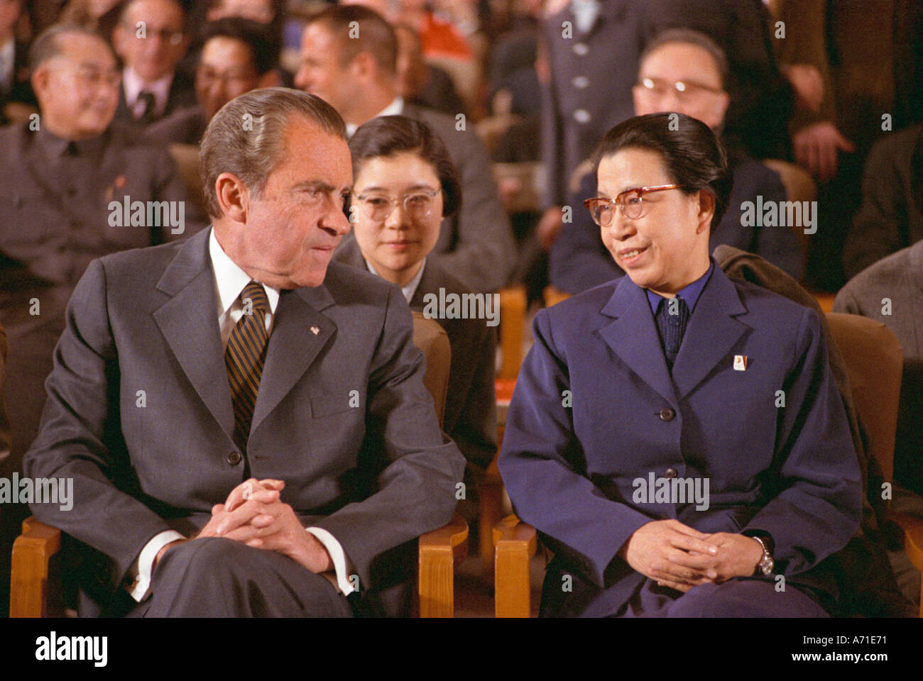 Le président Richard Nixon à l'opéra avec Madame Mao, au cours de son voyage en Chine en février 1972. Banque D'Images