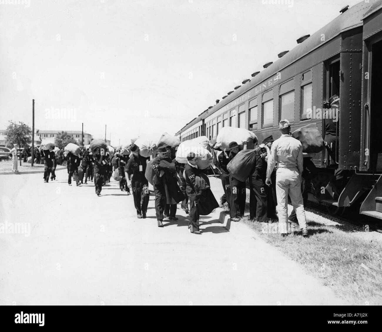Événements, seconde Guerre mondiale / seconde Guerre mondiale, prisonniers de guerre, États-Unis, dernier groupe de prisonniers allemands quittant fort Sam Houston, Texas, 14.6.1946, Banque D'Images