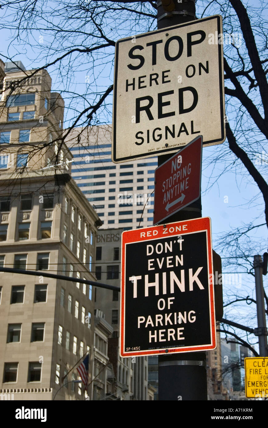 New York No Parking sign with Attitude Banque D'Images