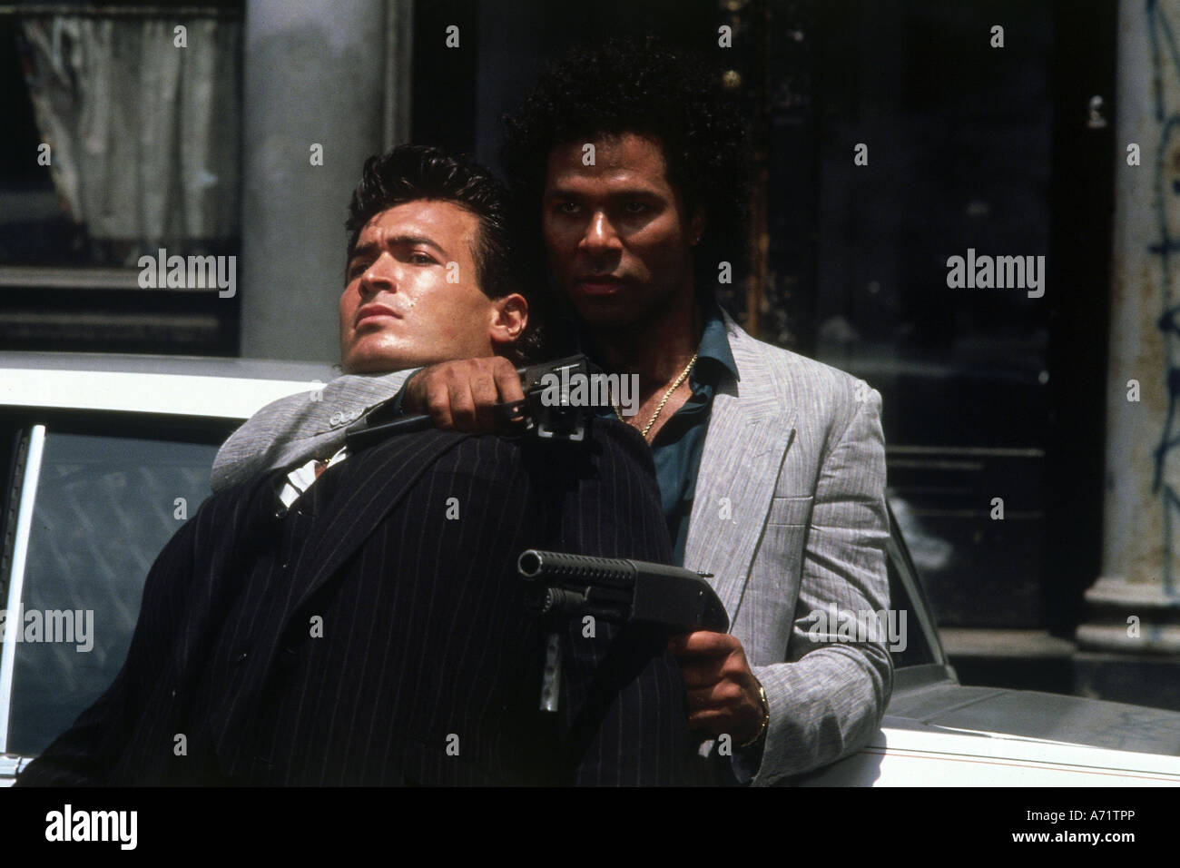 Série TV ''Miami Vice', 1984 - 1989, producteur : Anthony Yerkovich, scène avec : Philip Michael Thomas, à la télévision, arme à feu, ' Banque D'Images