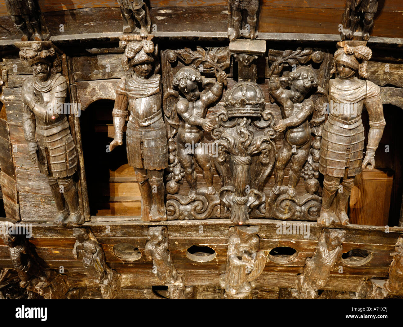 Les sculptures en bois à l'arrière du cuirassé du 17e siècle au musée Vasa Vasa à Stockholm, Suède Banque D'Images