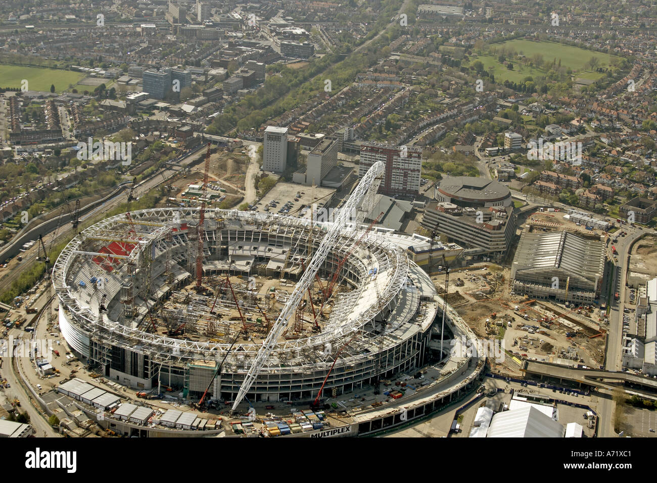 Haut niveau de l'antenne vue oblique au sud-ouest de nouveau stade de Wembley en construction London HA9 Angleterre Avril 2005 Banque D'Images