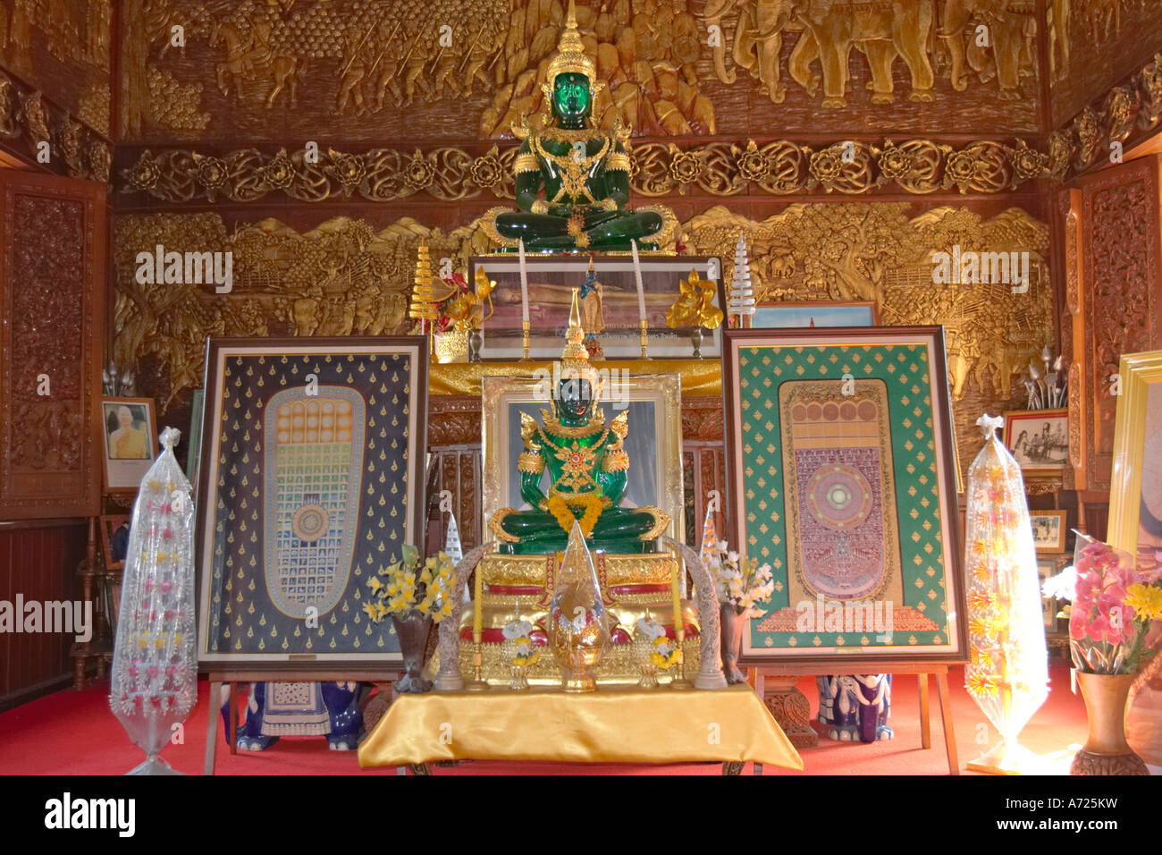 Les images du Bouddha d'Emeraude dans Wat Bupparam. Chiang Mai, Thaïlande. Banque D'Images
