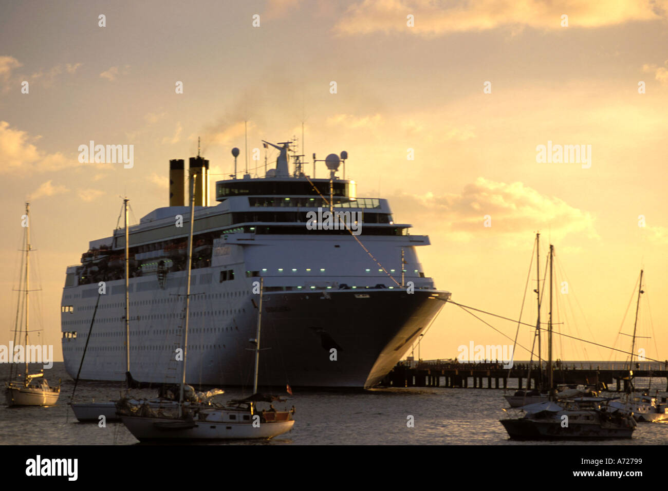 Martinique, Fort de France, bateau de croisière à quai Banque D'Images