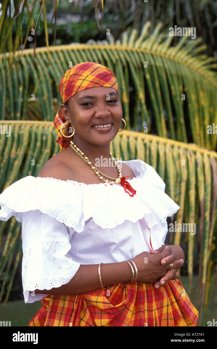 Martinique Fort de France Saint Domingue et de femme en costume traditionnel Photo Stock Alamy