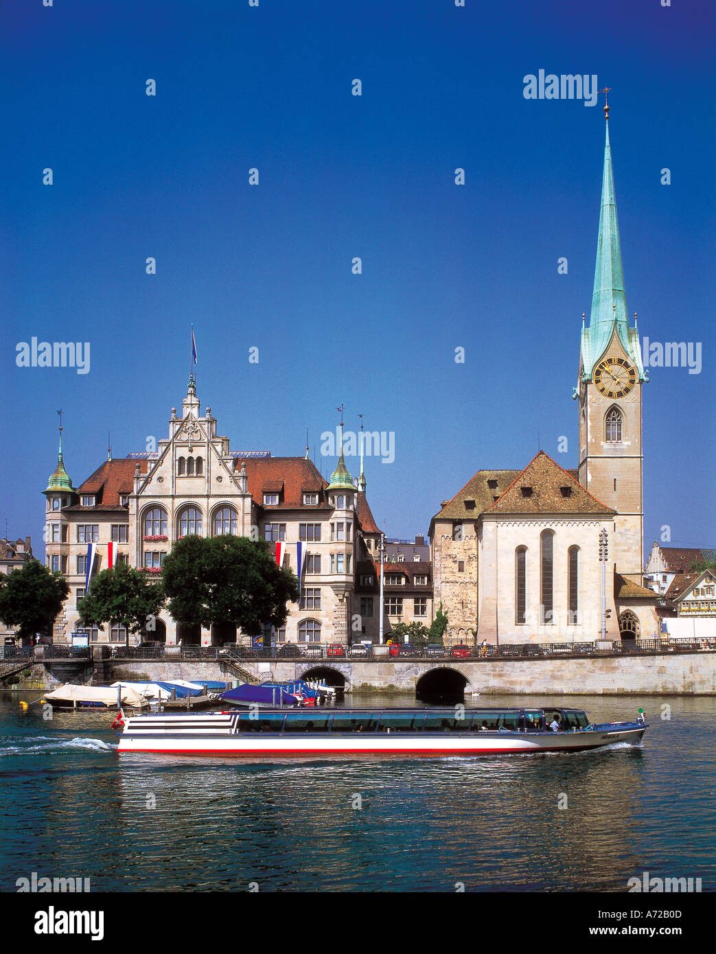Église Fraumunster et Stadthaus Limmat Zurich Suisse Banque D'Images