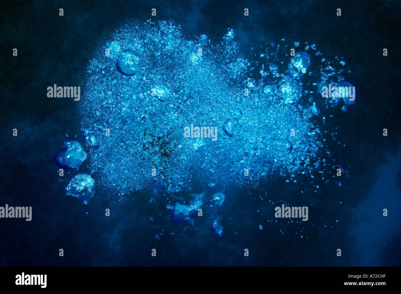 Des bulles sous l'eau Banque D'Images