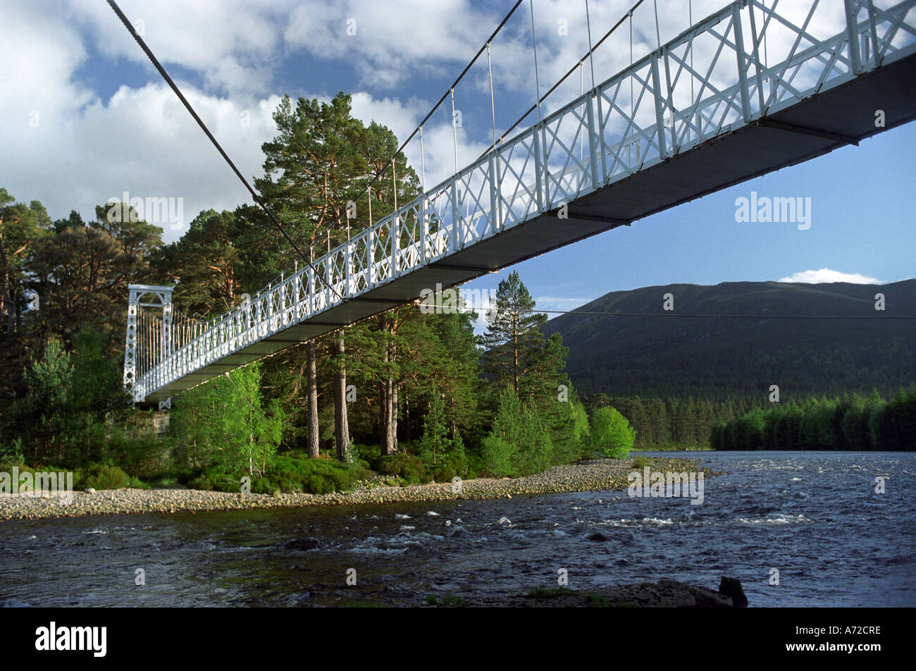 Suspension Bridge Royal Deeside Balmoral Parc national de Cairngorm, l'Ecosse UK Banque D'Images