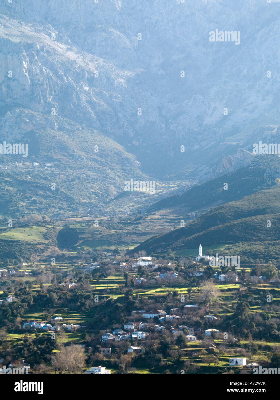 Valley dans les montagnes du Rif, au Maroc. Près de Chefchauan. Banque D'Images