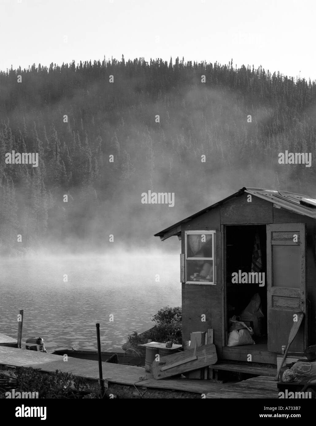 Tôt le matin, le brouillard sur le lac Québec Canada Banque D'Images