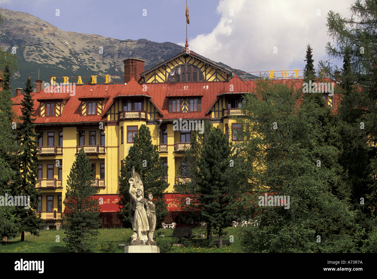 L'Europe, la Slovaquie, Hautes Tatras, Le Grand Hotel Stary Smokovec, dans mountain resort town Banque D'Images