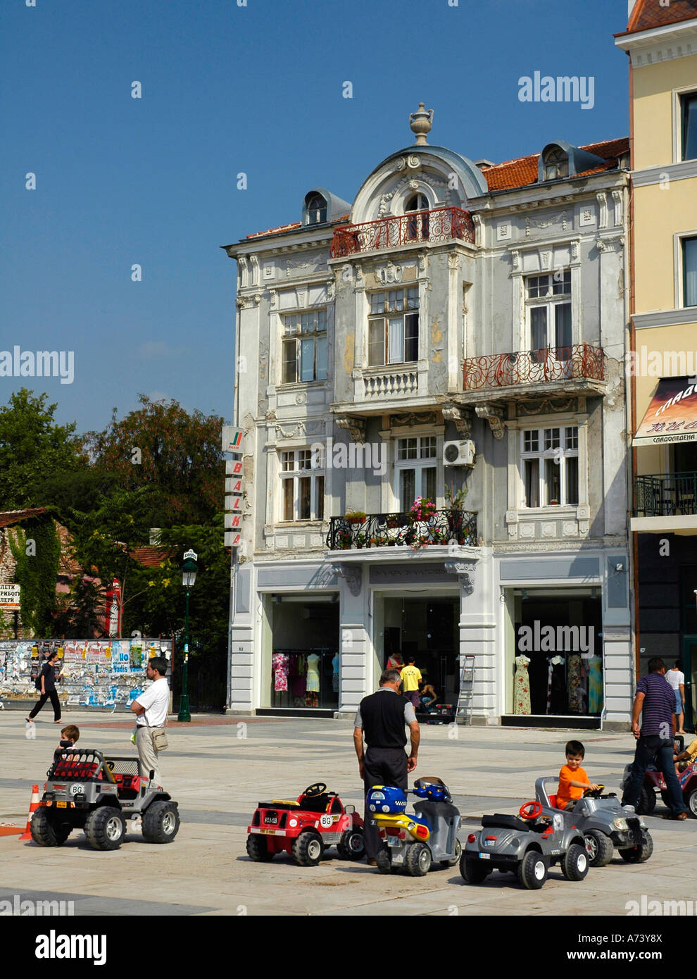 Location de voiturette pour enfants dans le centre de Plovdiv, Bulgarie, Europe Banque D'Images