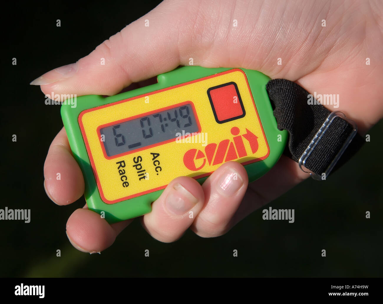 Course d'émettre e comme périphérique d'enregistrement carte d'enregistrement et de distribution concurrents à chaque point de contrôle Banque D'Images