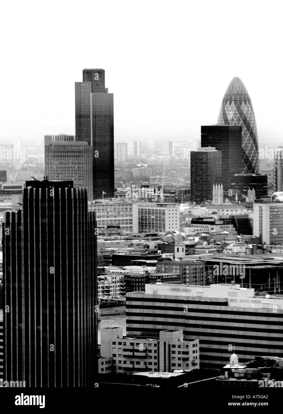 Noir blanc shot de vue en direction de City of London à partir de London Eye Banque D'Images