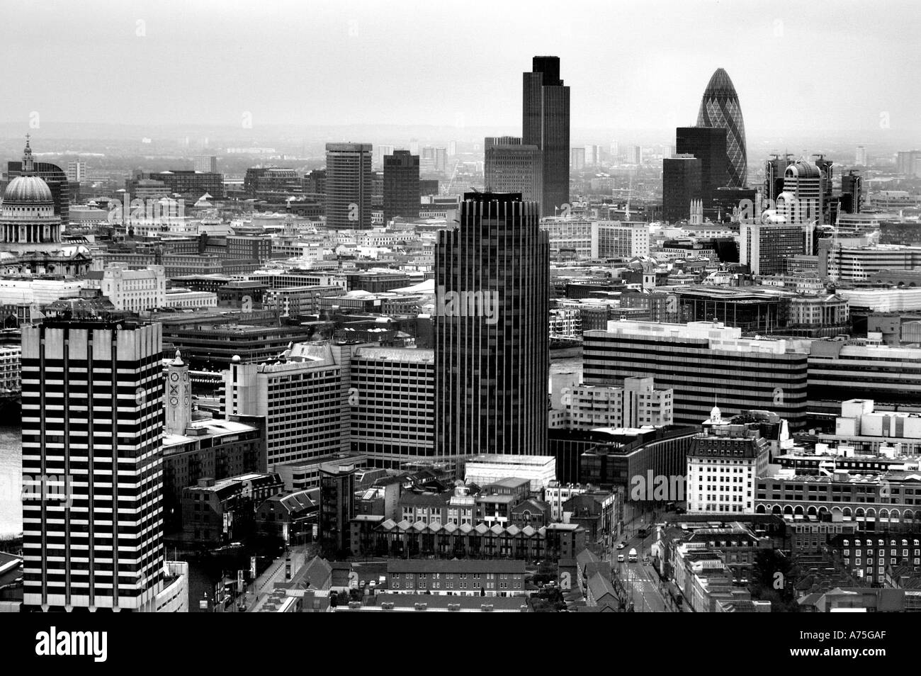 Noir blanc shot de vue vers la ville de Londres,vue aérienne du London Eye Banque D'Images