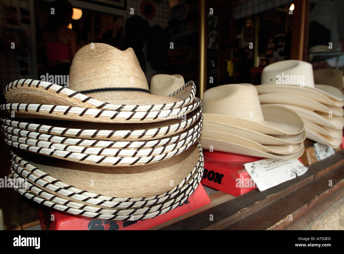Pile de cow boys chapeaux texan Banque D'Images