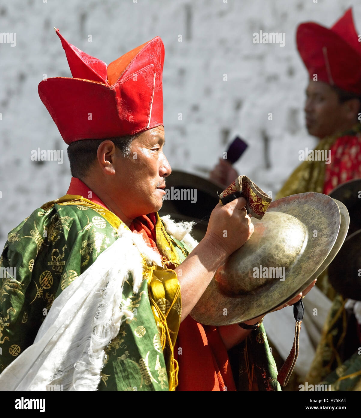 À jouer de la musique à Paro Tsechu au Bhoutan la terre du dragon tonnerre Banque D'Images