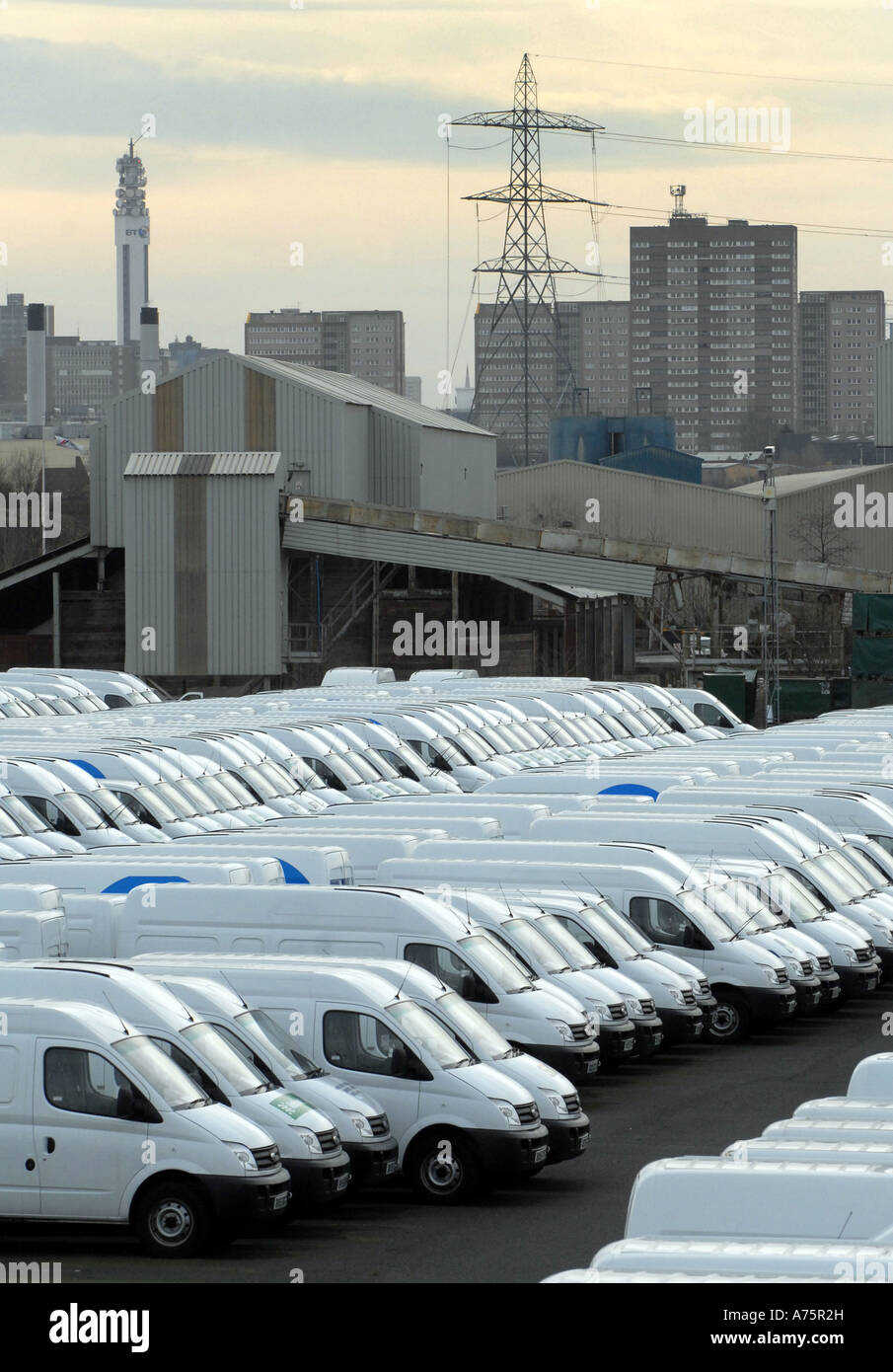 De nouvelles lignes de cars EN DEHORS DE LA LDV LDV VAN FACTORY DE WASHWOOD HEATH,BIRMINGHAM, ANGLETERRE.UK Banque D'Images