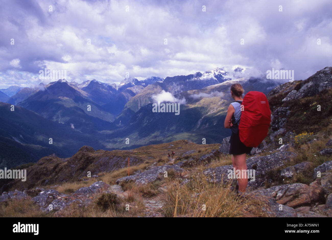 Randonneur sur la Routeburn Track, Nouvelle-Zélande Banque D'Images