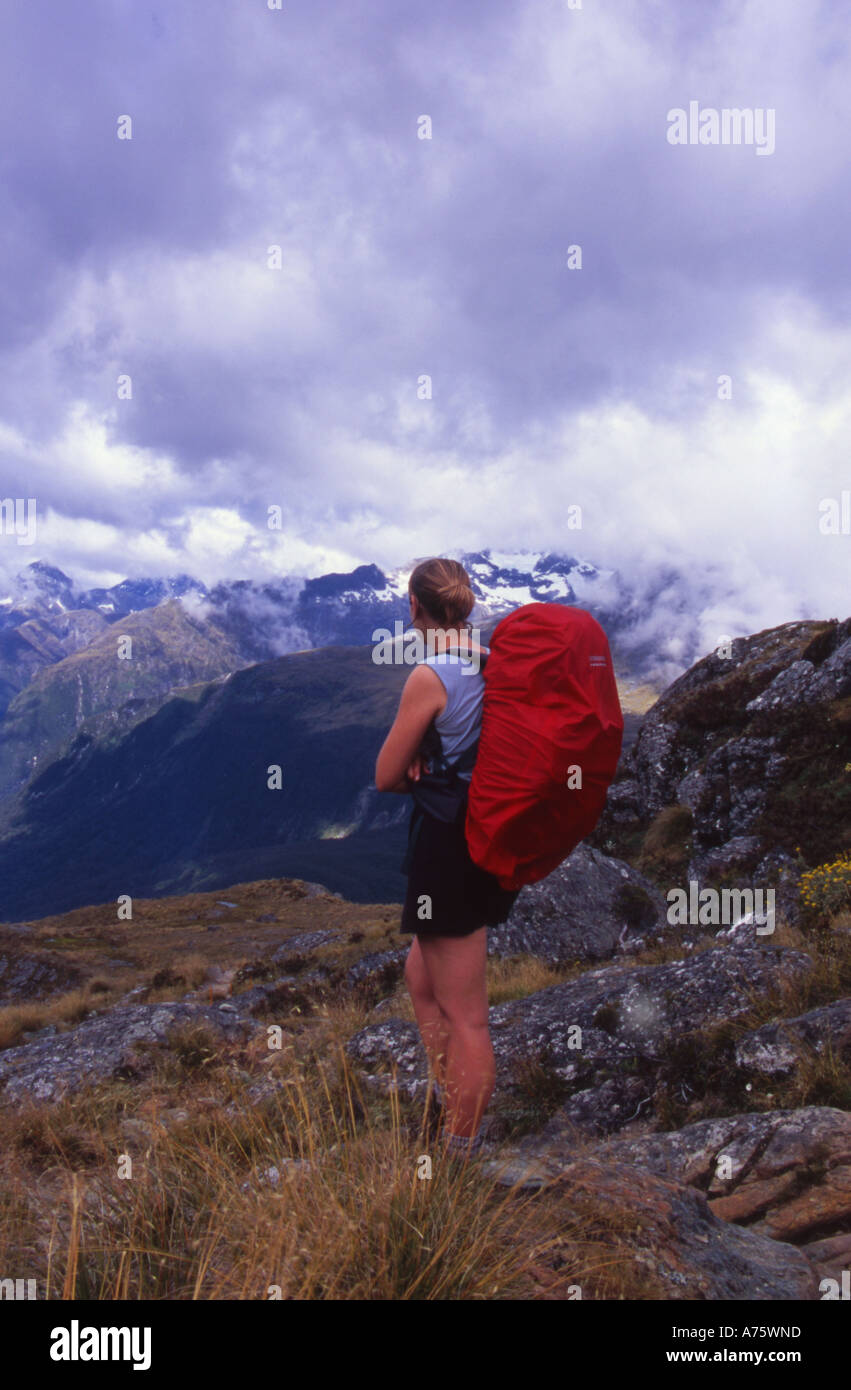 Randonneur sur la Routeburn Track, Nouvelle-Zélande Banque D'Images