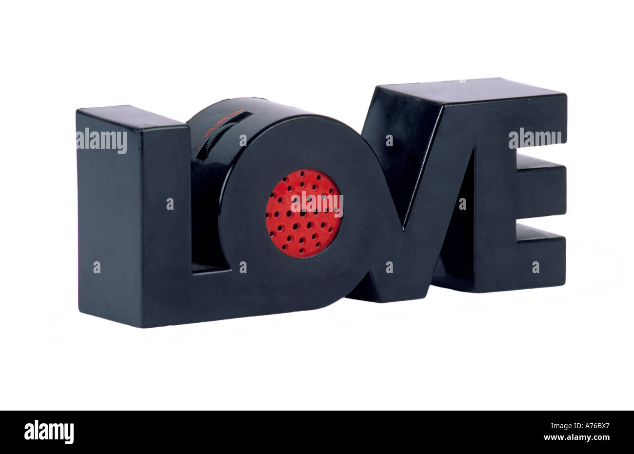 Kitsch noir en forme de 'Amour' radio sur un fond blanc, pur. Banque D'Images