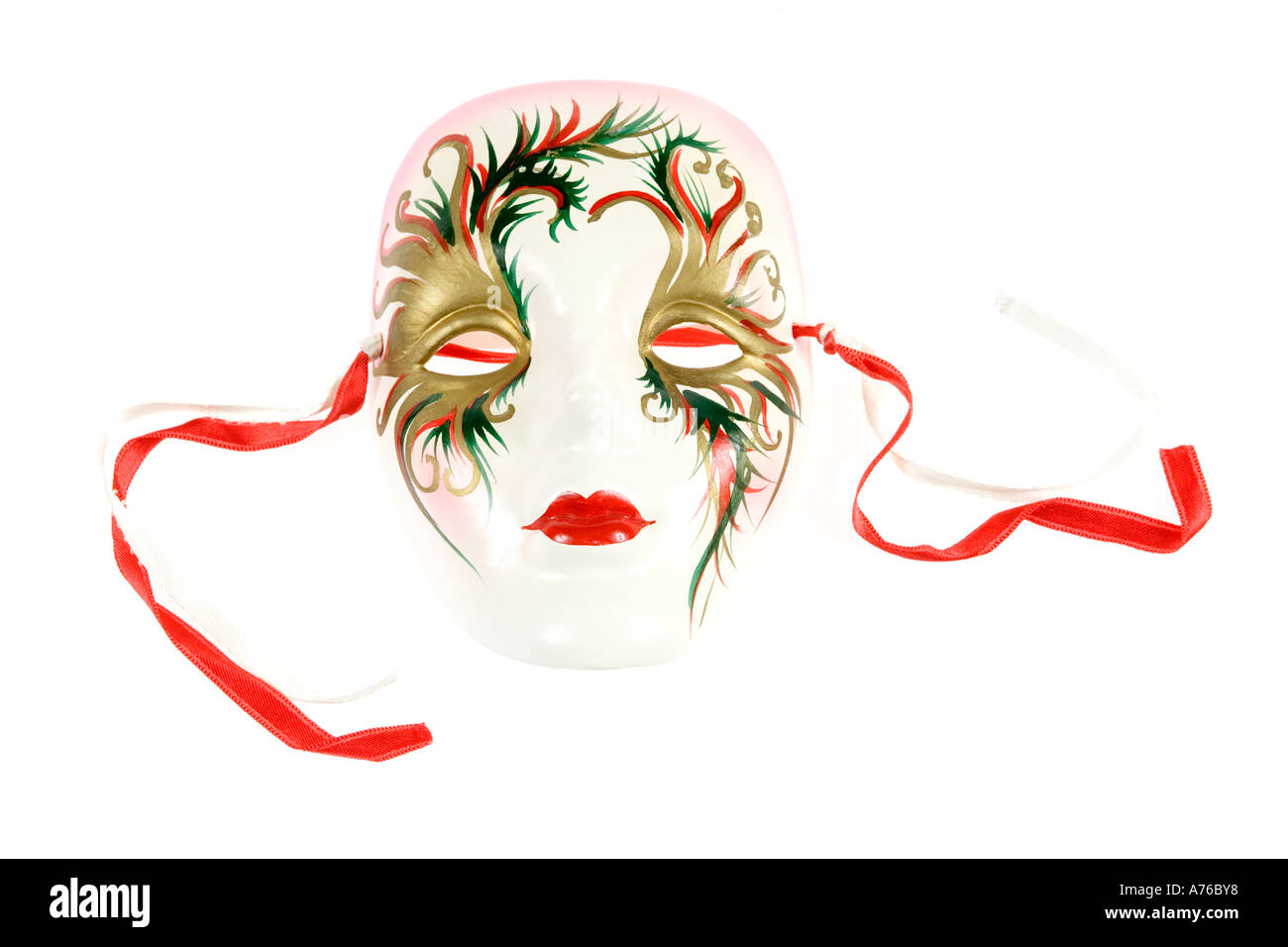 Bauta vénitien en papier mâché (full face) masque sur un fond blanc, pur. Banque D'Images