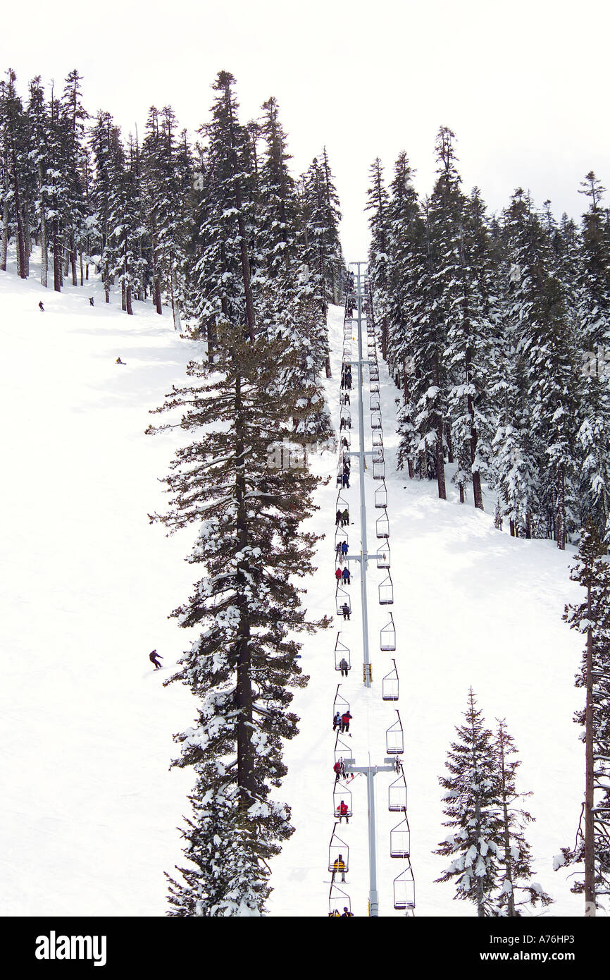 L'une des remontées mécaniques sur les pentes à la Sierra de ski à Lake Tahoe. Banque D'Images