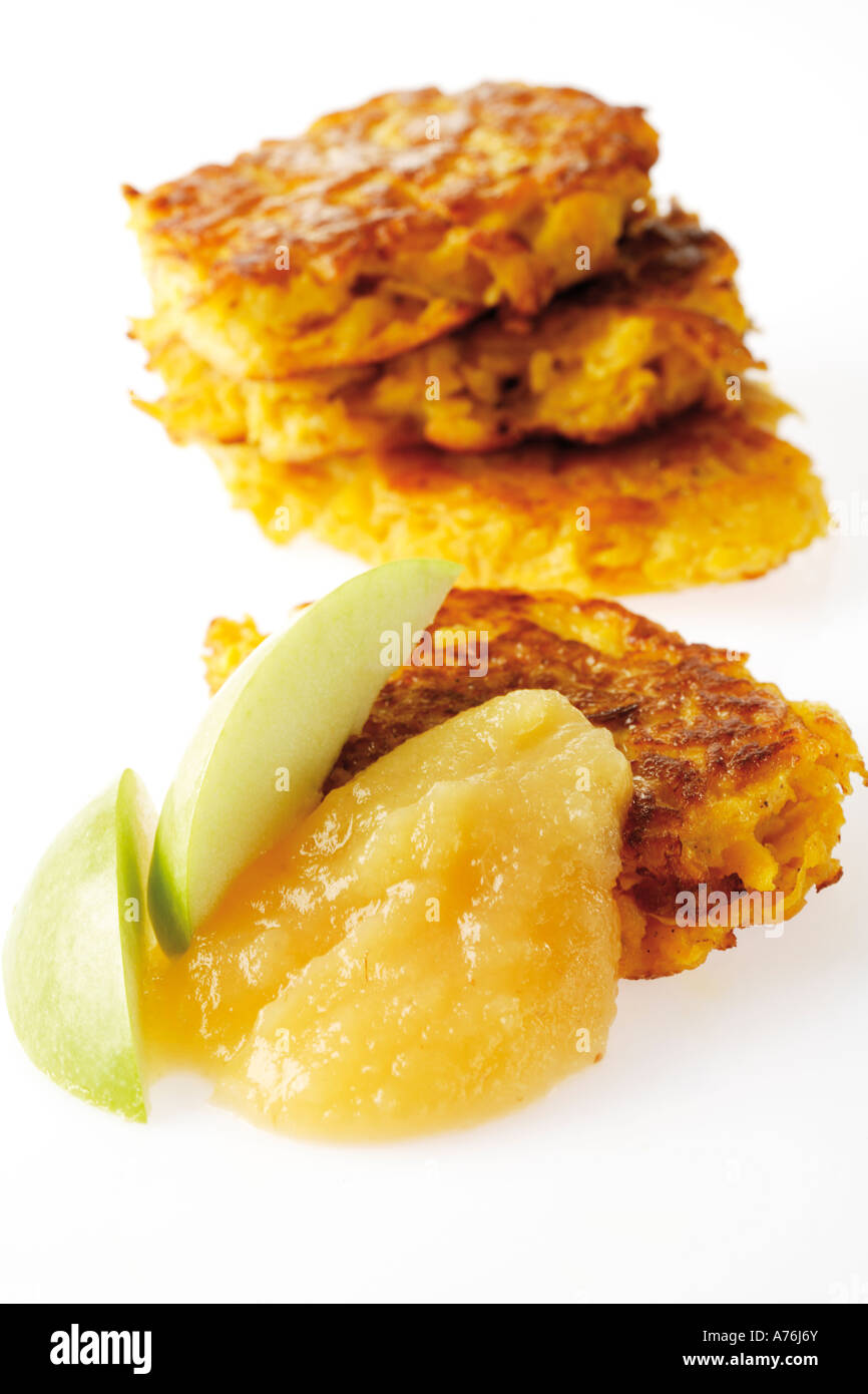 Rutabaga beignets à la sauce apple, close-up Banque D'Images