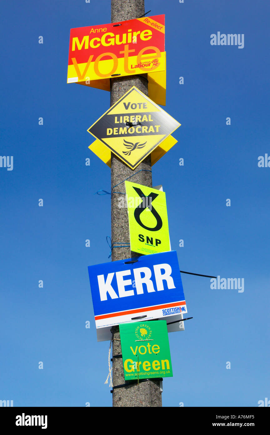 L'Écosse, Stirling. Parti politique signes sur un lampadaire. Élections générales de 2005 Banque D'Images
