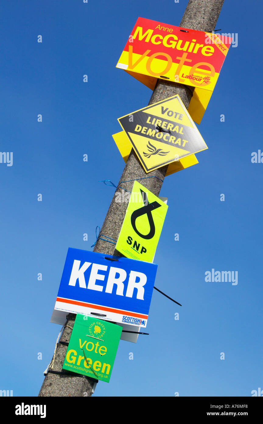 L'Ecosse Stirling Parti politique signes sur un lampadaire. Élections générales de 2005 Banque D'Images