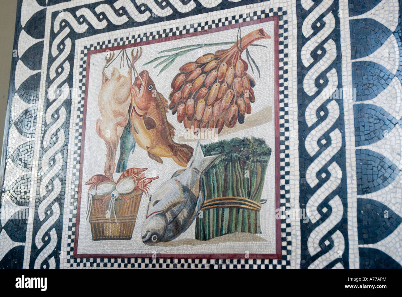 Roman mosaïque représentant la nourriture dans les Musées du Vatican Rome Lazio Italie Banque D'Images
