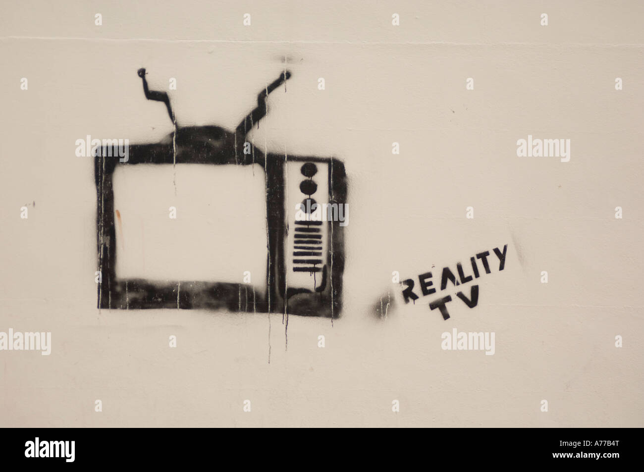 La télé-réalité sur le mur de graffiti Banque D'Images