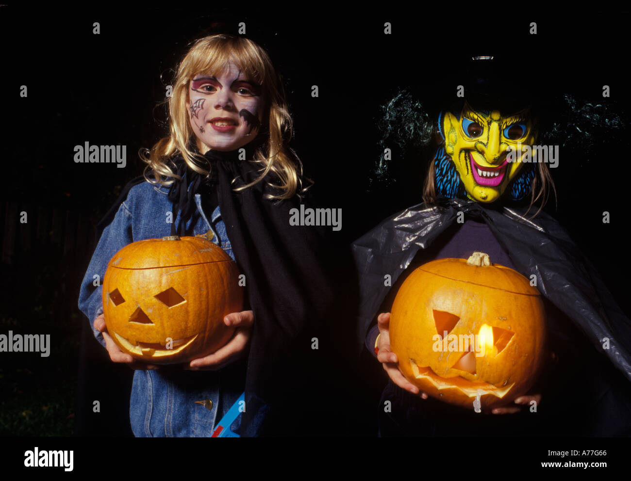 Les enfants en costume Halloween Banque D'Images