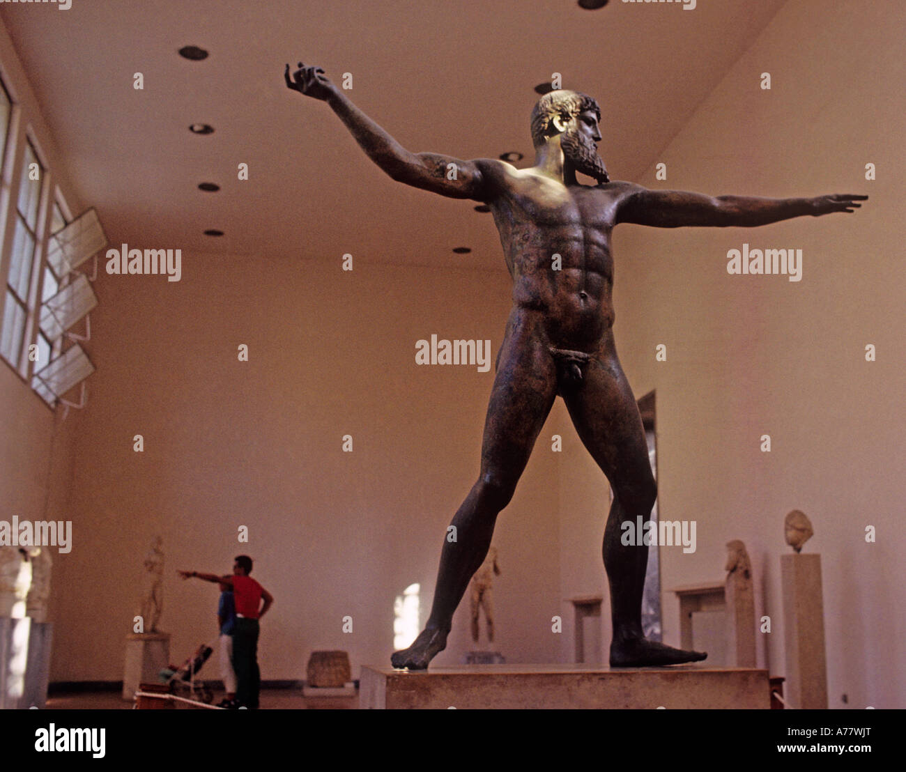 La Grèce, une statue en bronze de Poséidon récupérés de la mer au large