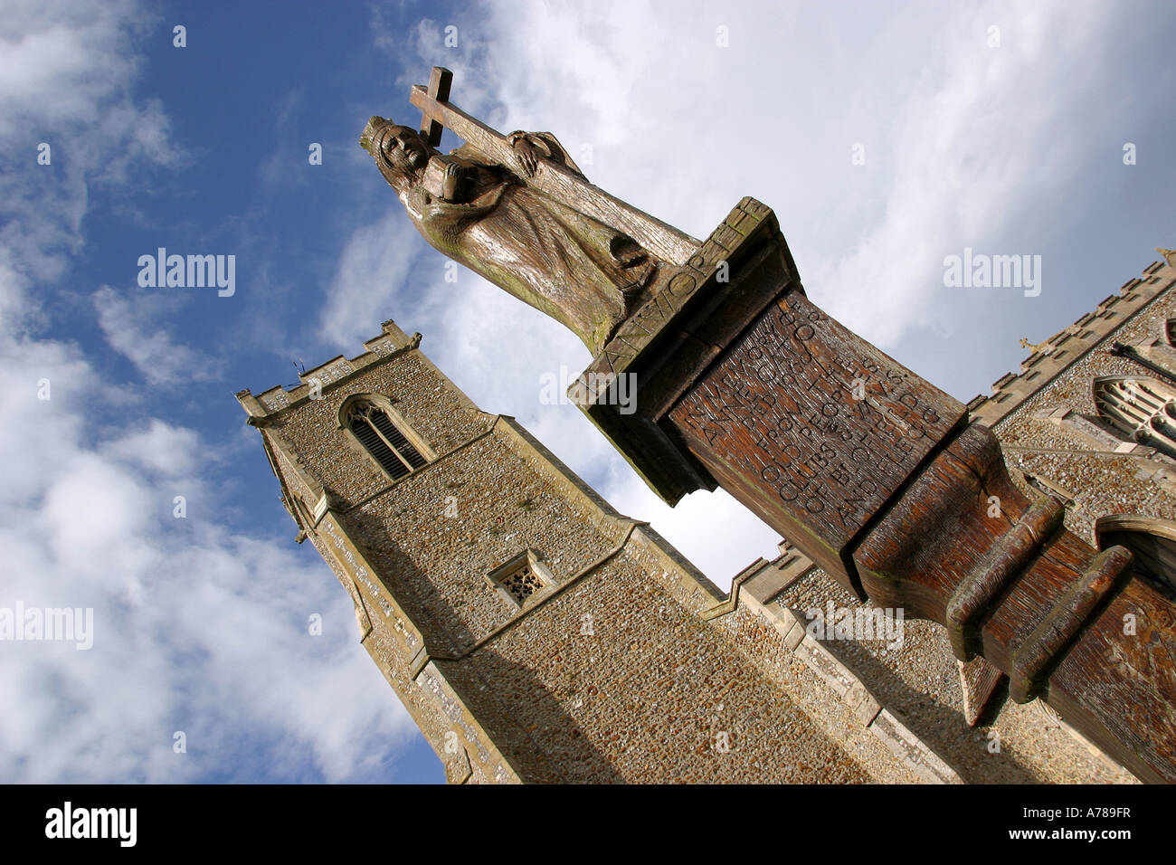 UK Norfolk Broads Ranworth Anne de l'église en bois sculpté mémorial cimetière Gators Banque D'Images