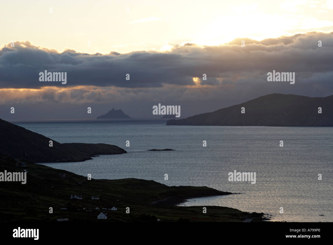 Vue sur la baie de Ballinskelligs de Hog s Head tête de Skellig Michael et bolus Banque D'Images