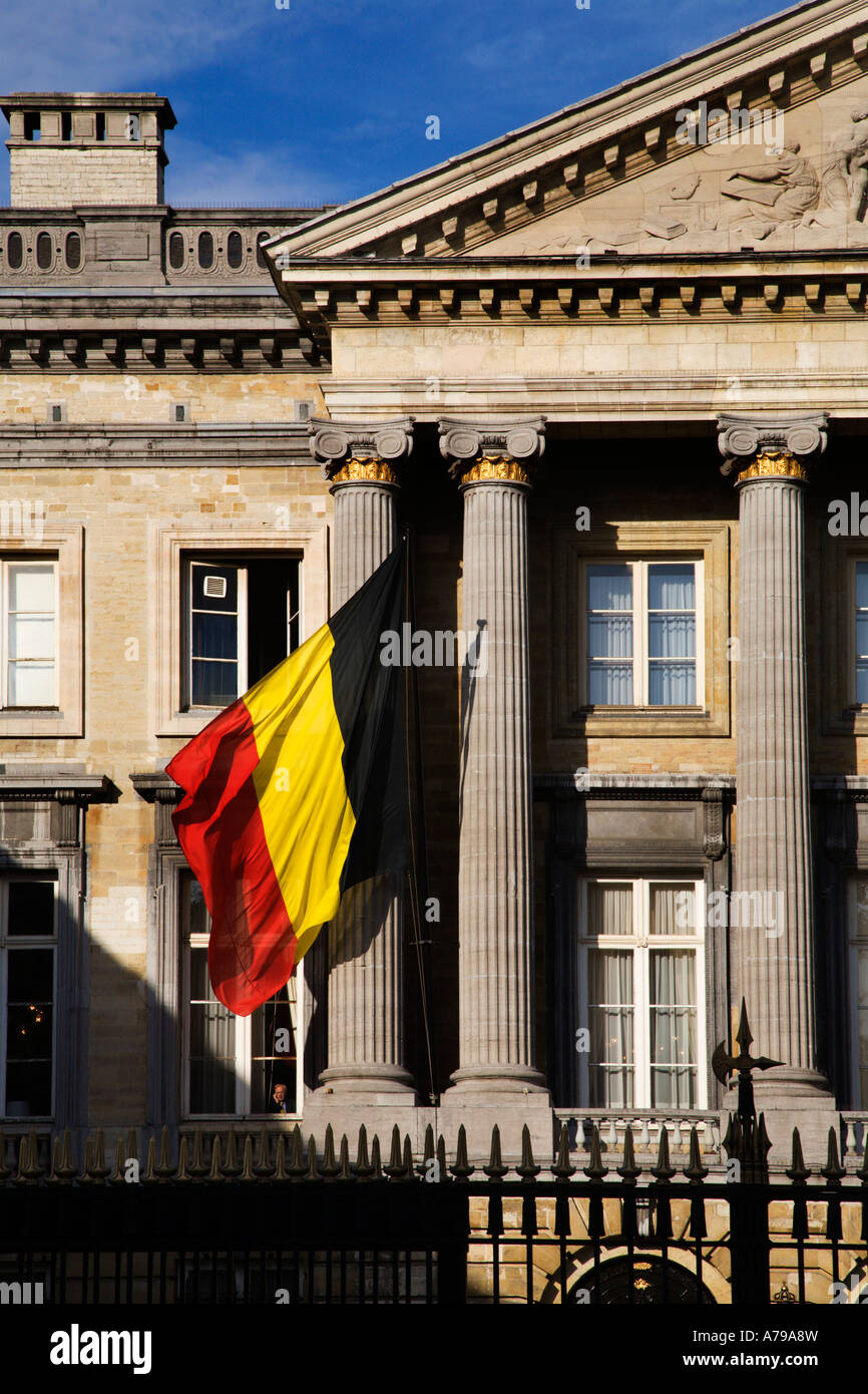 Le drapeau national belge au Palais de la Nation de Bruxelles Belgique Banque D'Images