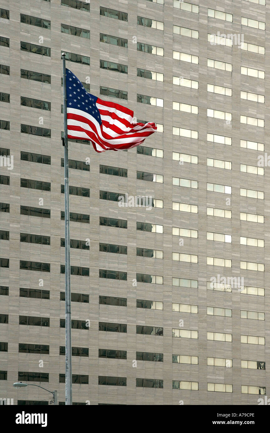 Le drapeau américain en face de la Wachovia Financial Center Downtown South Miami Floride Floride Etats-unis stars and stripes modern Banque D'Images