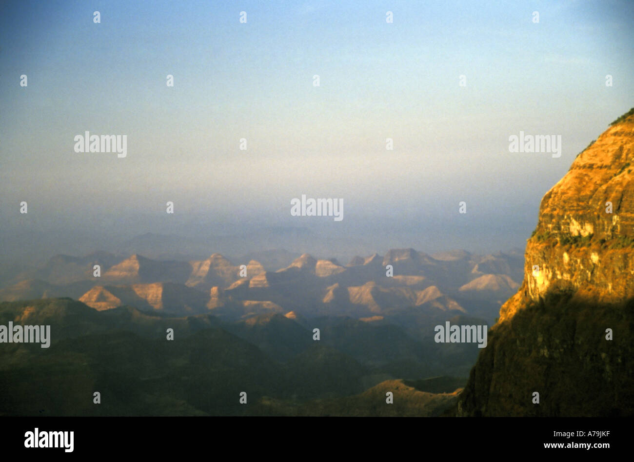 Vue nord de la Parc National des montagnes du Simien à l'aube de l'Ethiopie Banque D'Images