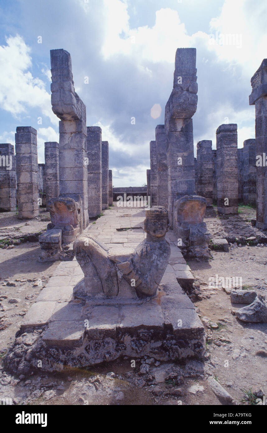 Le Chac Mol un puissant symbole de la civilisation maya. Ruines Maya à Chichen Itza, Mexique Banque D'Images