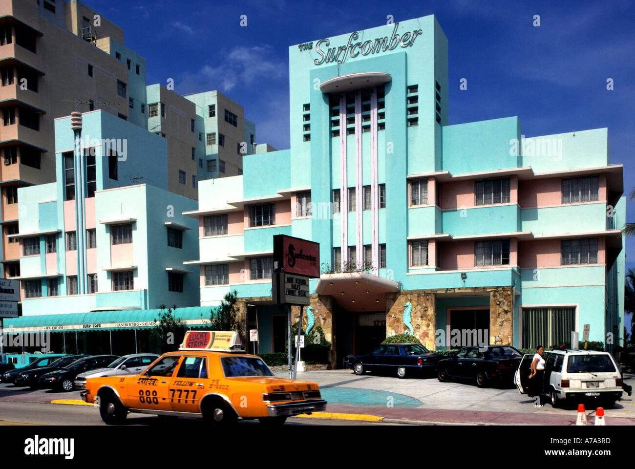 Miami Beach quartier historique Art Déco Floride Etats-unis taxi cab Banque D'Images