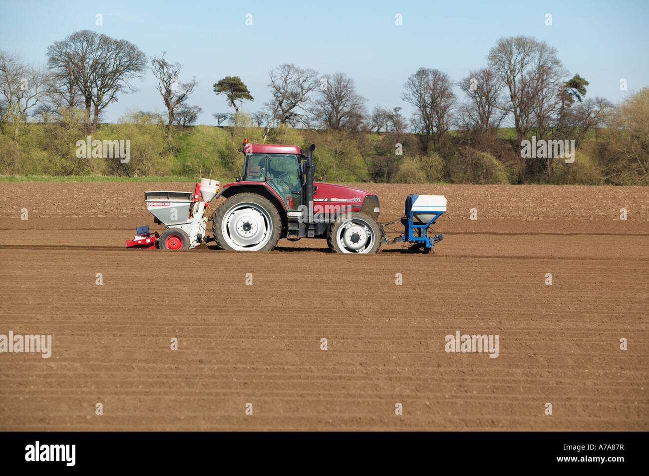 Cas où le tracteur avec une planteuse 2 rangs Reekie Banque D'Images