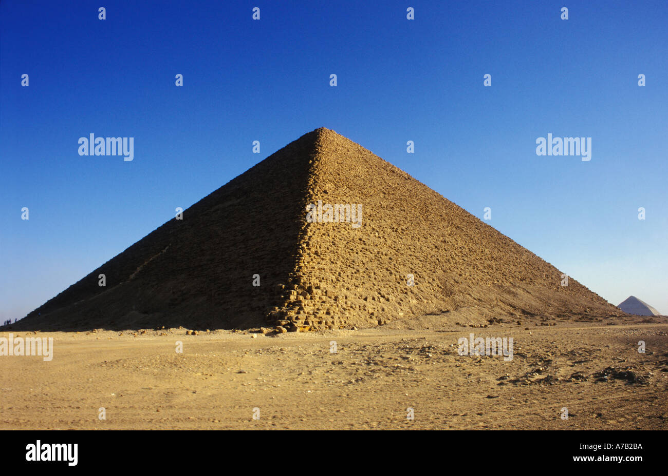 Pyramide rouge de Sneferu à Dahshur, Egypte. Archéologie ancienne. Banque D'Images