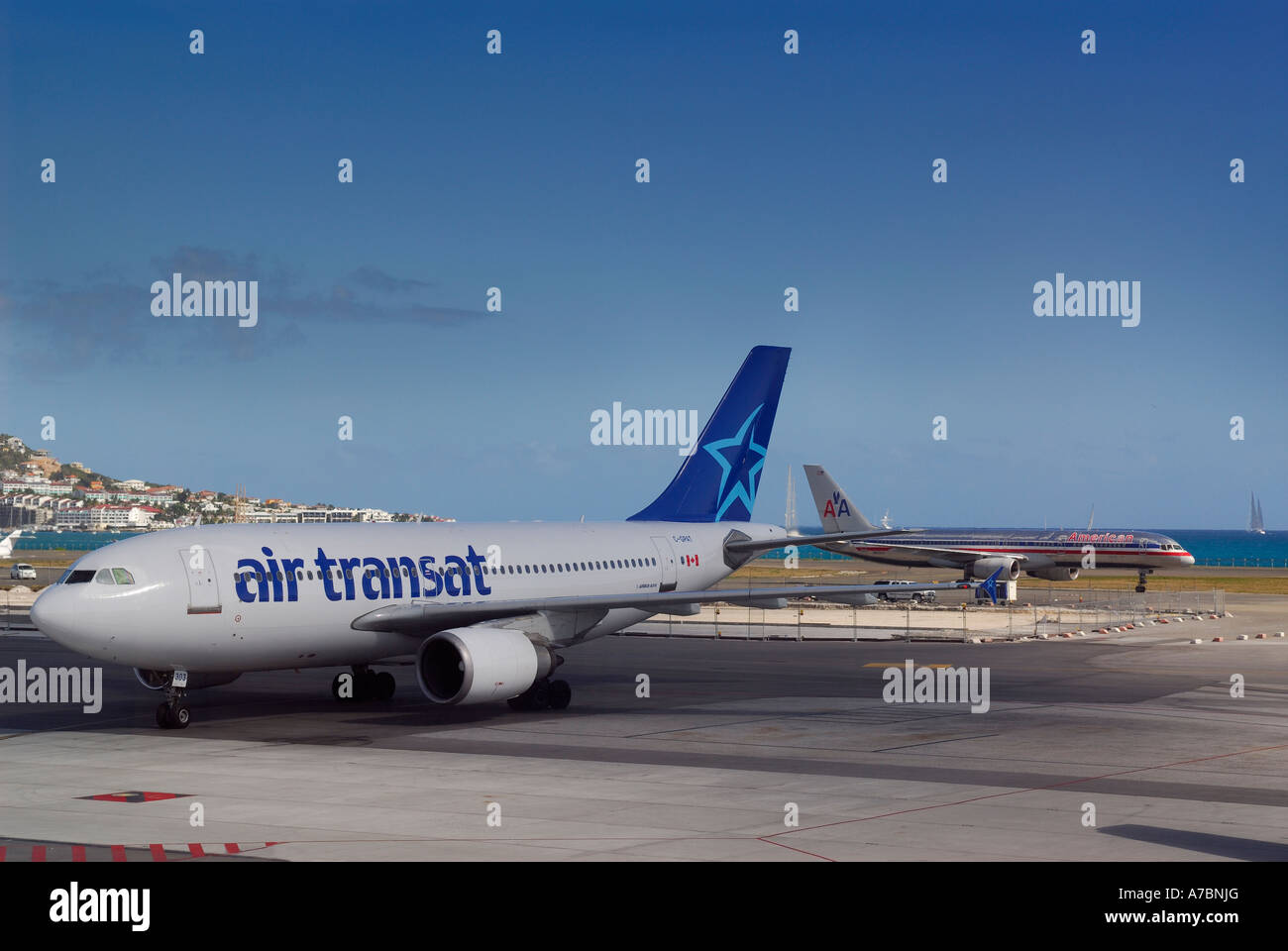 Jets International à l'Aéroport Princess Juliana à St Maarten Banque D'Images