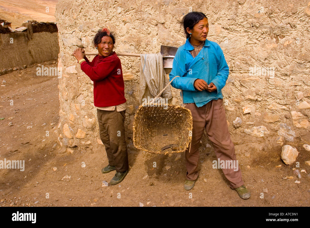 La population locale dans la campagne tibétaine Tibet Chine Banque D'Images