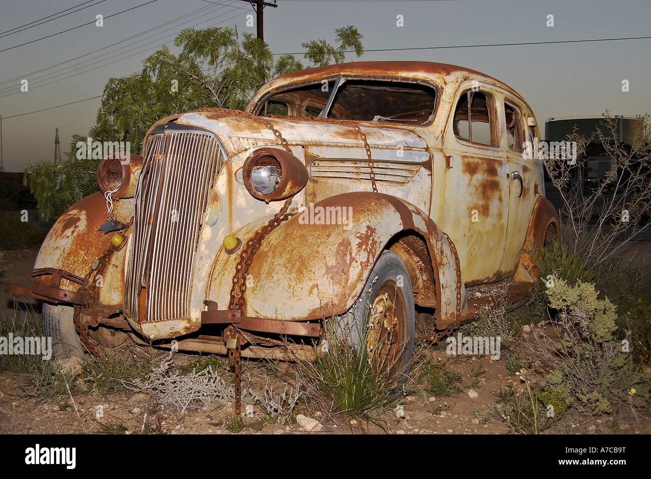 vieille voiture rouillée Banque D'Images