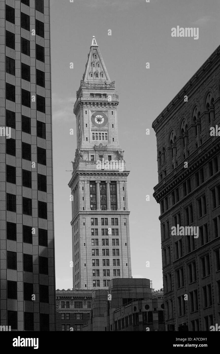 Le centre-ville de Boston Massachusetts avec Custom House tour de l'horloge en noir et blanc Banque D'Images