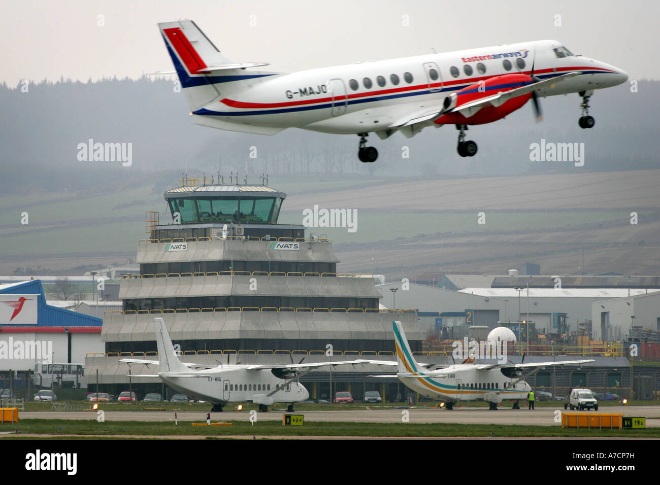 Eastern Airways Avion au décollage à l'aéroport d'Aberdeen, Scotland UK Banque D'Images