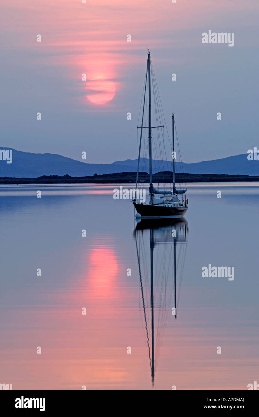 De rhum des îles Hébrides intérieures Coucher du soleil dans l'Inverness-shire région des hautes de l'Écosse. XPL 6348 Banque D'Images