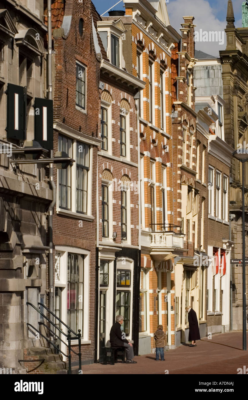 Rangée de vieilles maisons de vacances à Haarlem en Hollande du Nord Banque D'Images